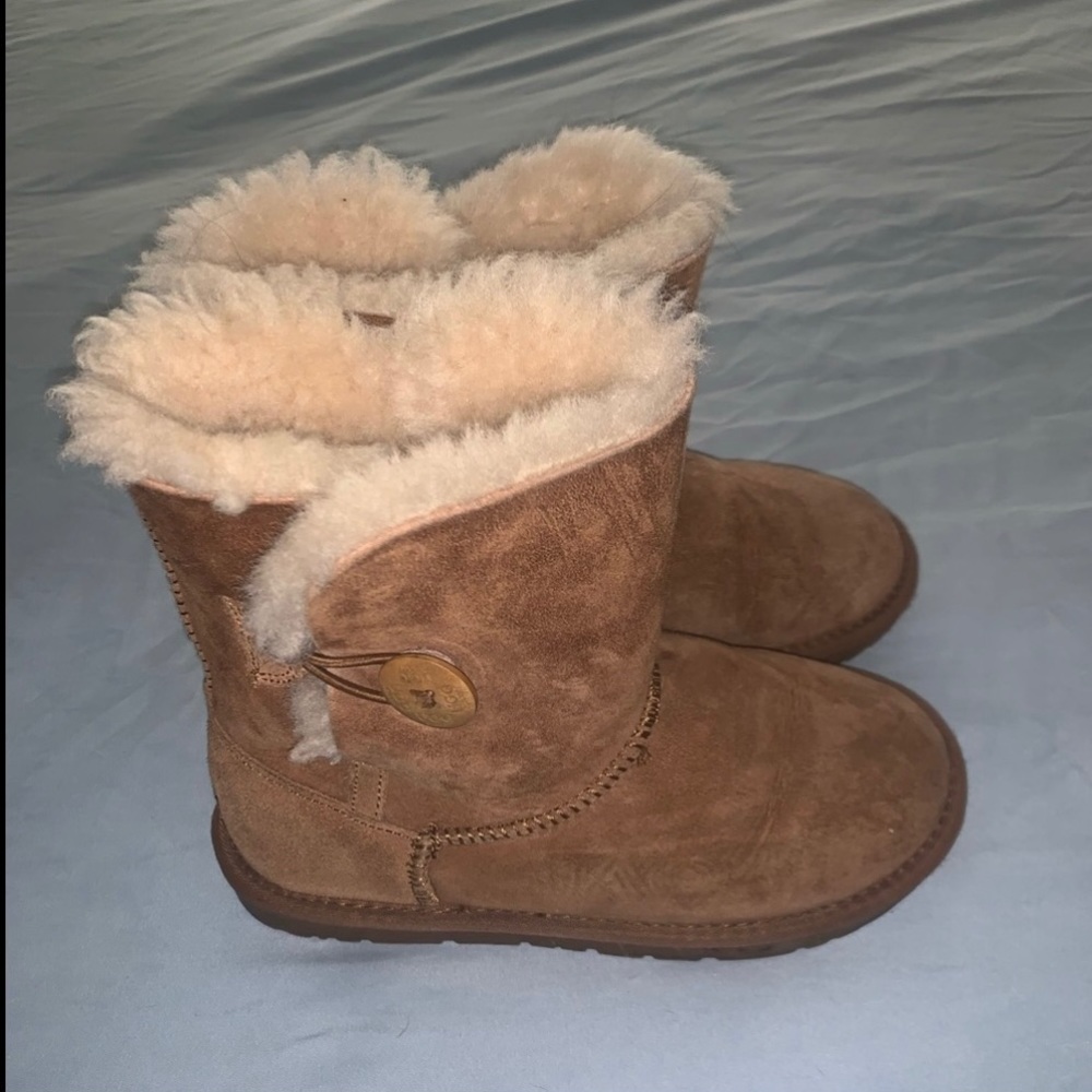 Ugg Bailey button Boots- 2/3 great condition
